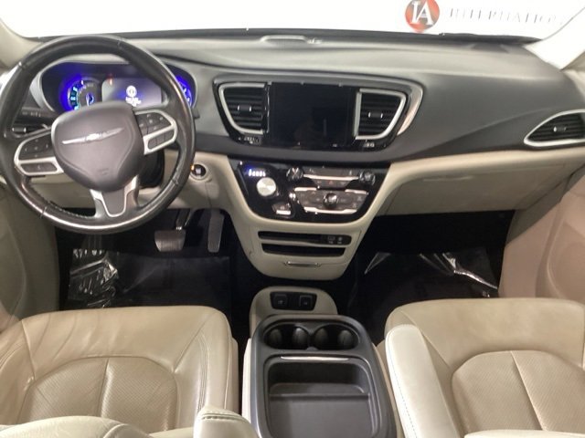 Used 2020 Chrysler Pacifica Touring-L image 11