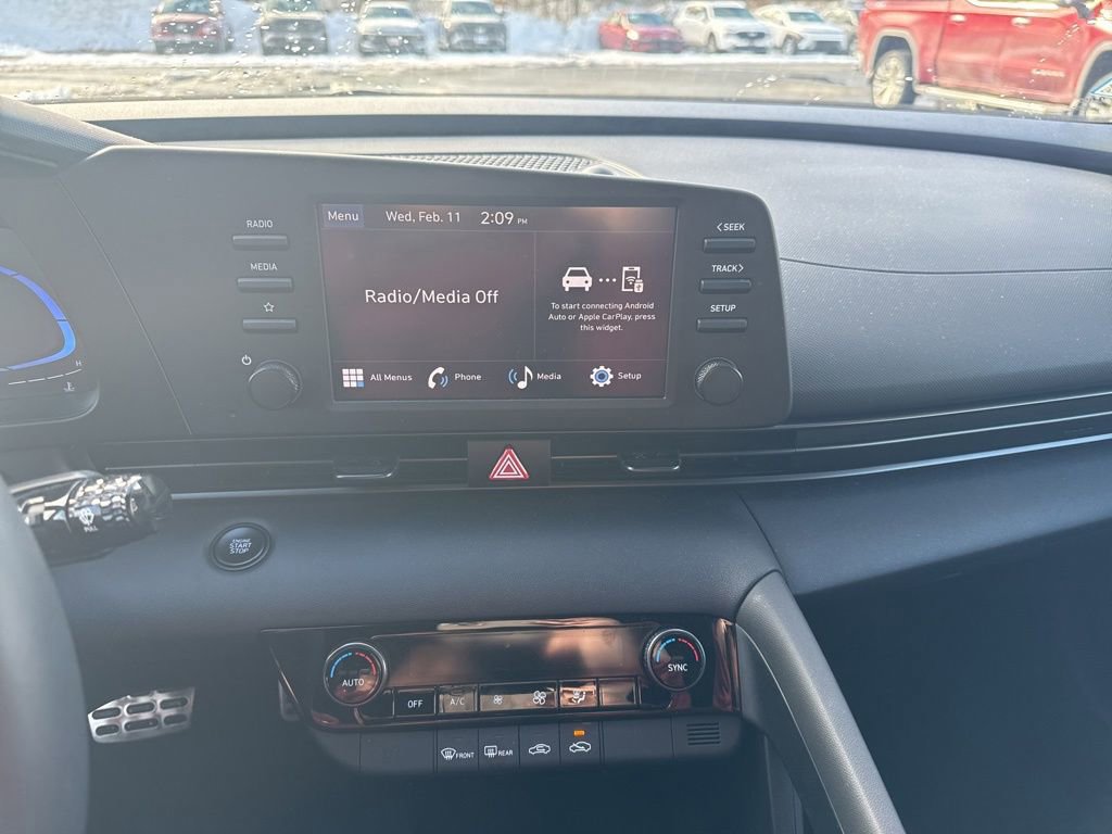 Used 2025 Hyundai Elantra Sport image 22