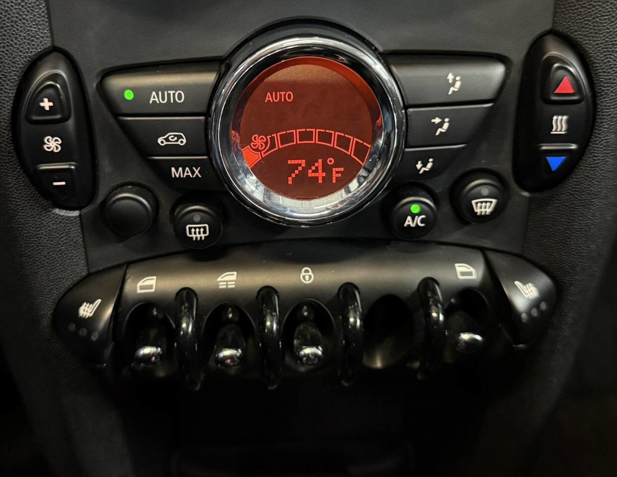 Used 2015 MINI Cooper Convertible image 17