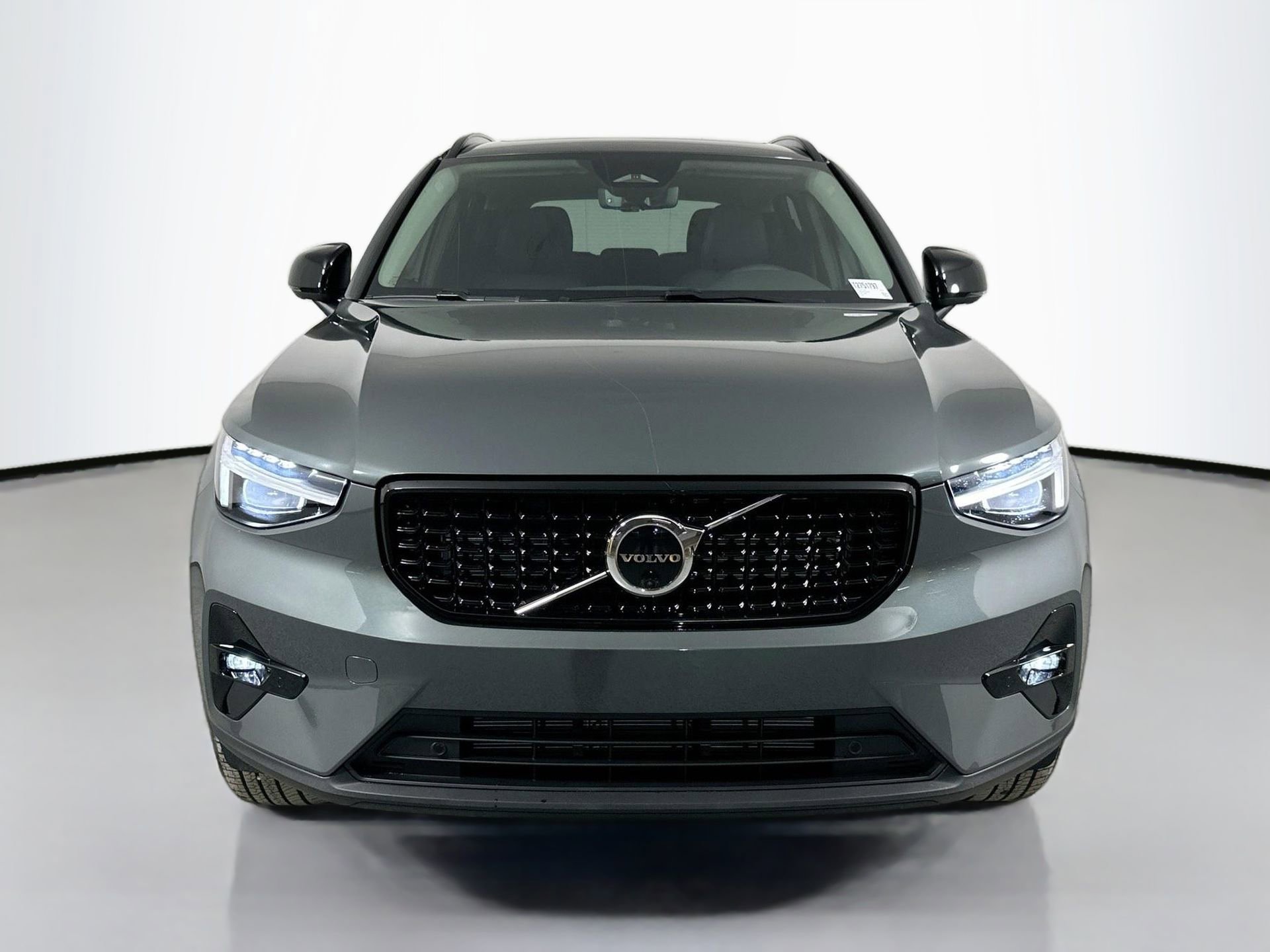 New 2026 Volvo XC40 B4 Plus w/ Climate Package FWD image 2