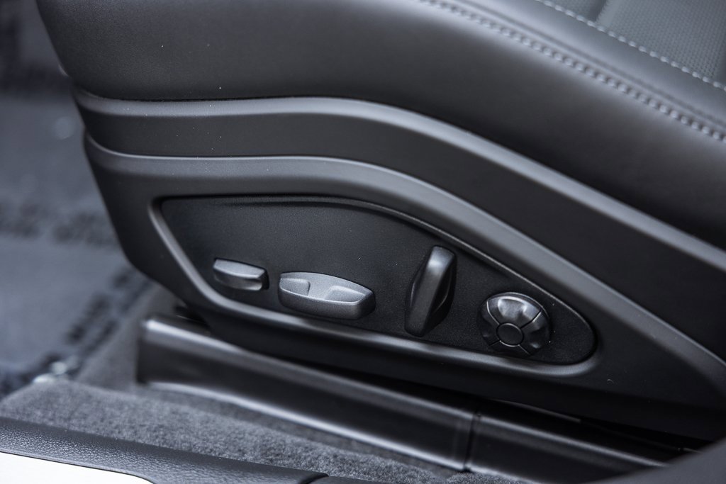 Used 2025 Porsche Panamera image 18