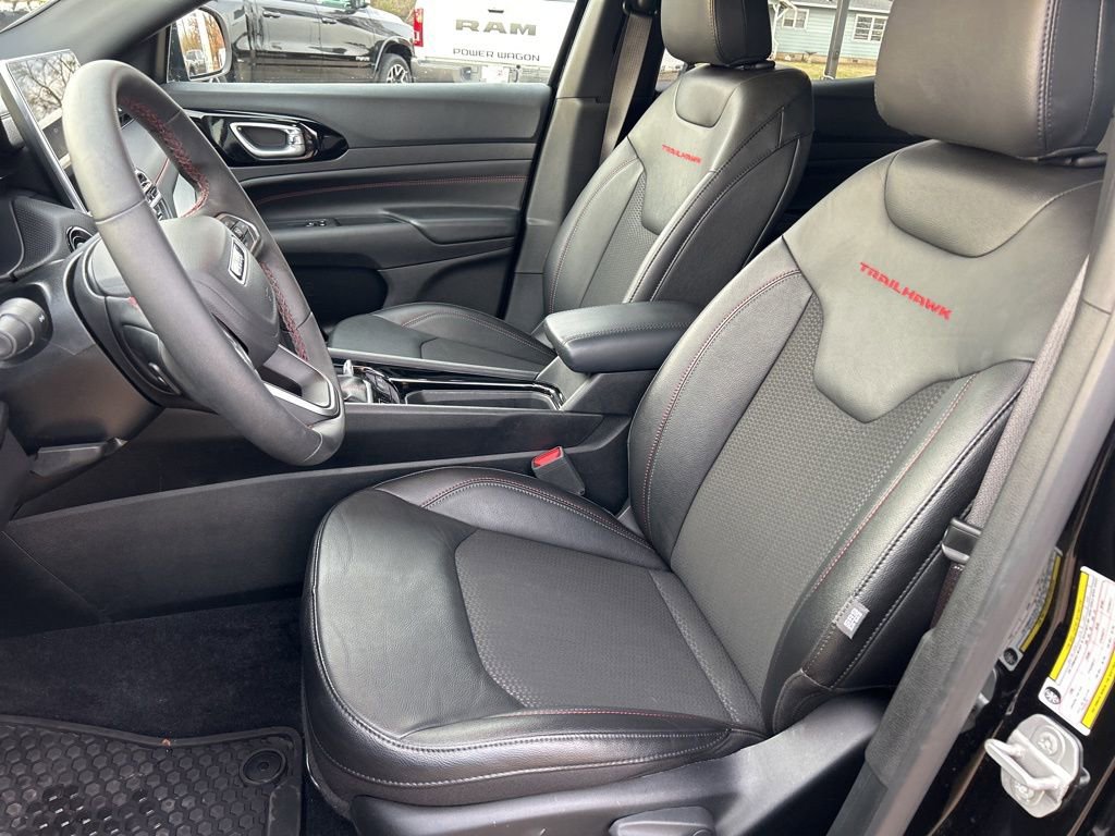 Used 2025 Jeep Compass Trailhawk image 10