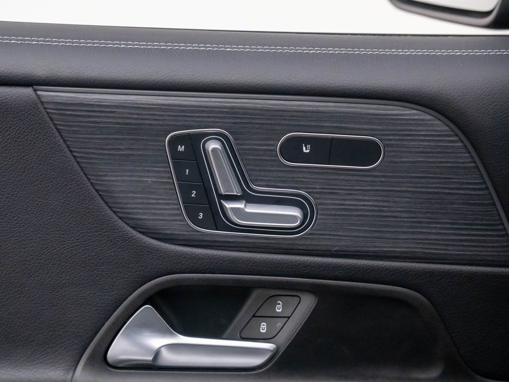 Used 2023 Mercedes-Benz GLB 250 4MATIC image 14