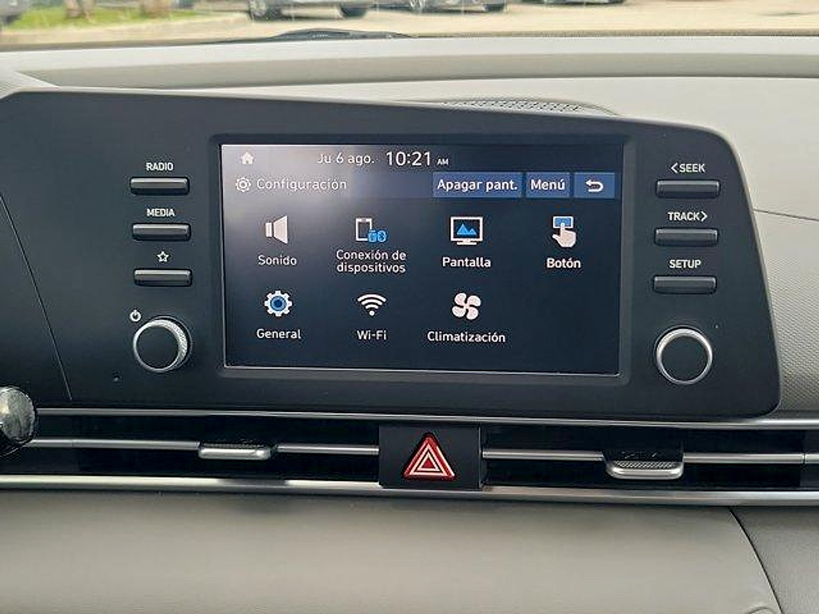 Certified 2025 Hyundai Elantra SE w/ Cargo Package FWD image 18