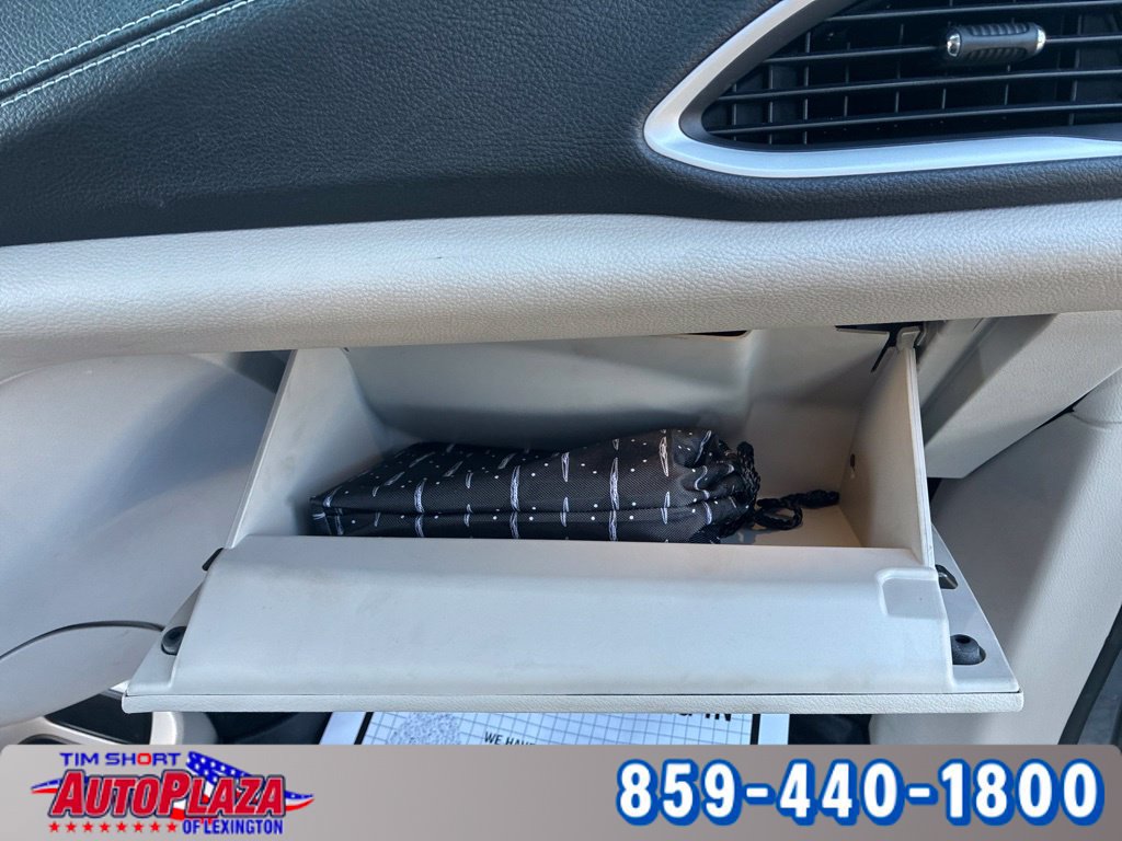 Used 2022 Chrysler Pacifica Touring-L FWD image 22