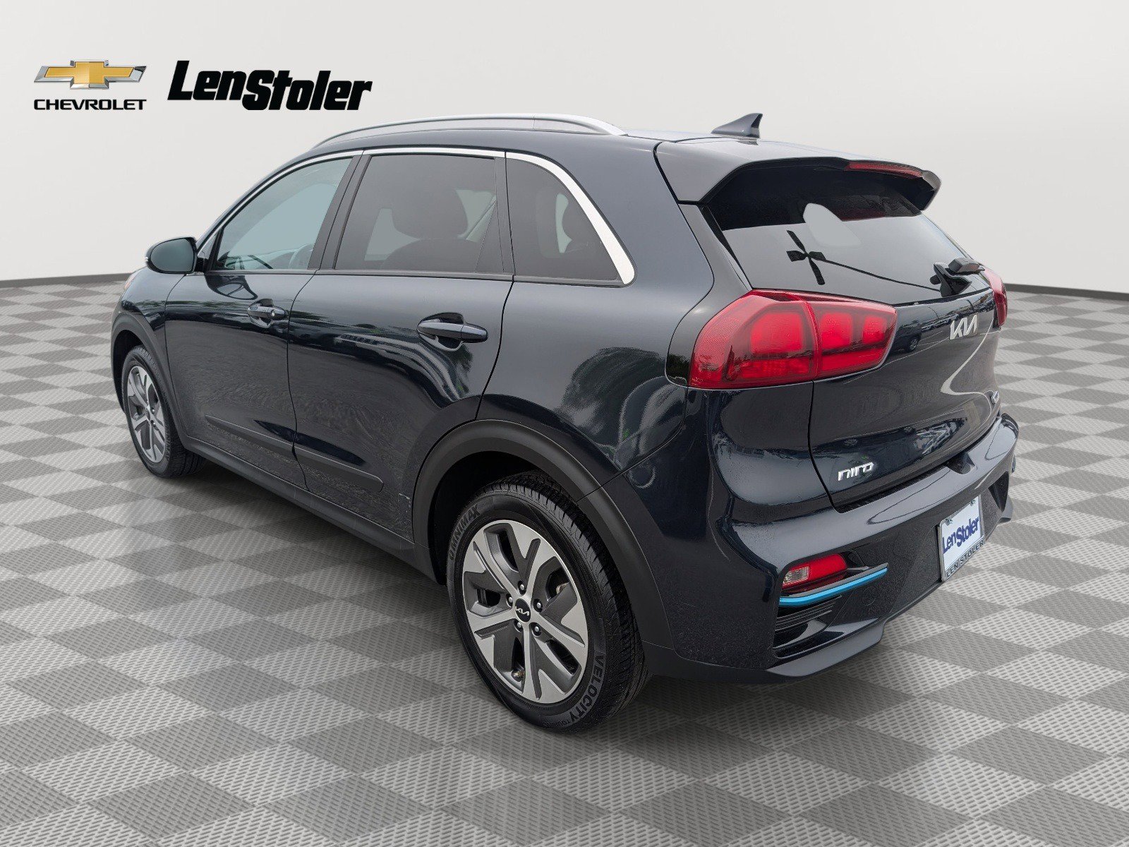 Used 2022 Kia Niro EX w/ Cold Weather Package FWD image 3