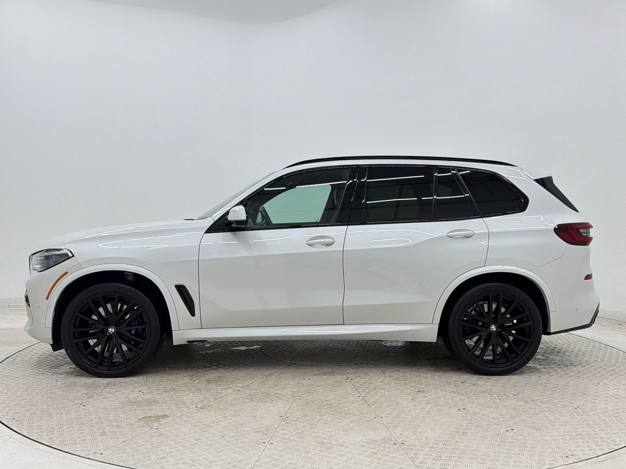 Used 2022 BMW X5 M50i w/ Executive Package AWD/4WD image 2
