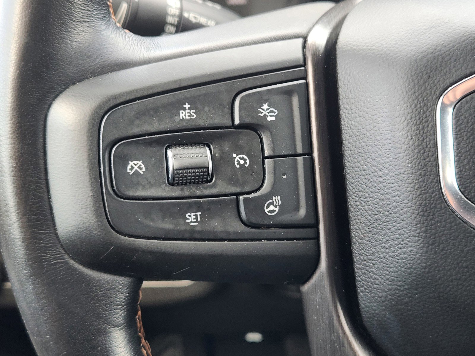 Used 2021 GMC Yukon AT4 w/ AT4 Premium Package image 24