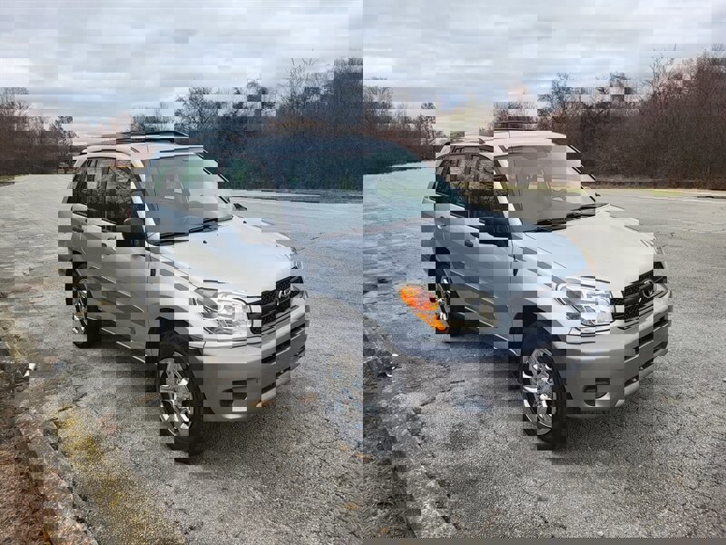 Used 2004 Toyota RAV4 image 5