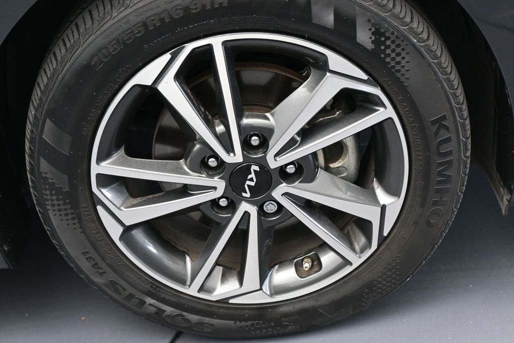 Used 2023 Kia Forte LXS w/ LXS Technology Package FWD image 38