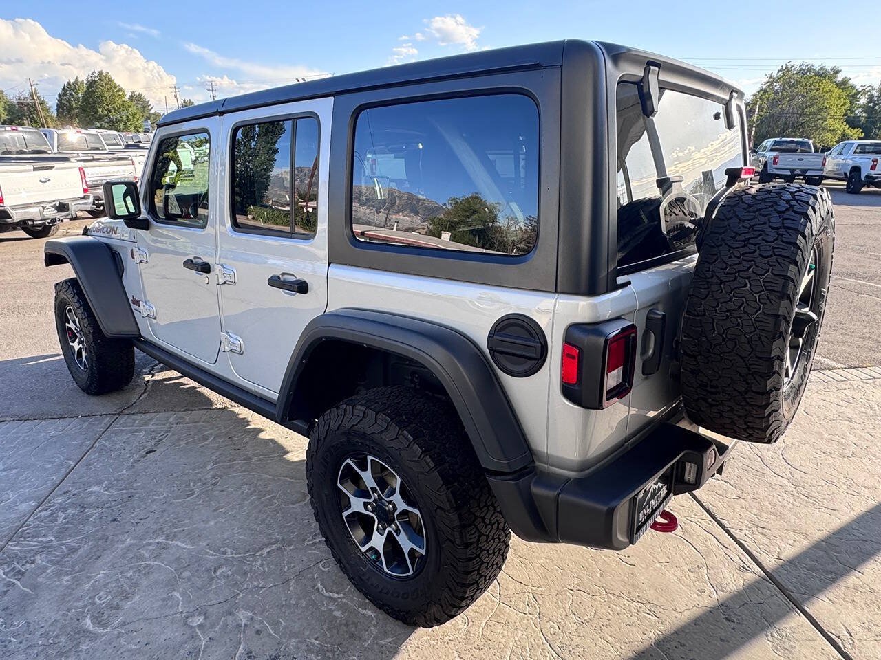 Used 2023 Jeep Wrangler Unlimited Rubicon w/ Cold Weather Group AWD/4WD image 8