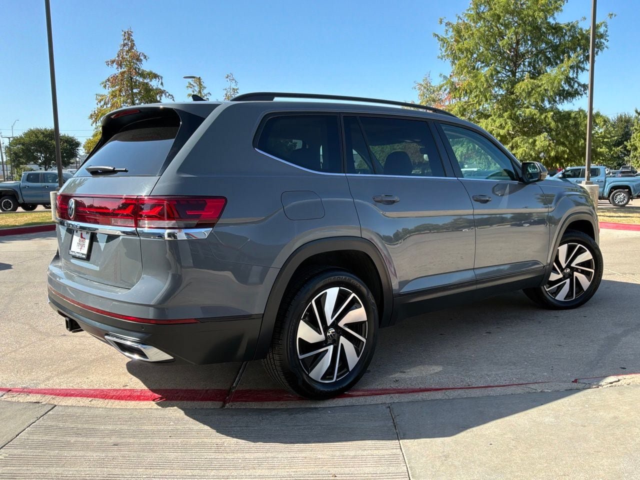 Used 2026 Volkswagen Atlas SE FWD image 6