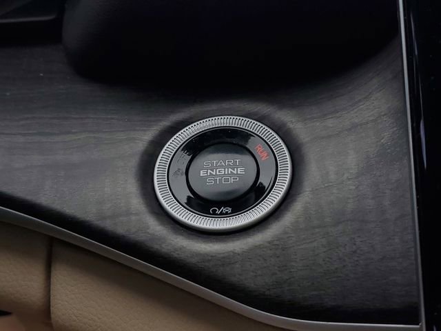 Certified 2024 Jeep Grand Cherokee Limited RWD image 36