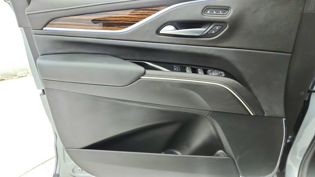Used 2023 Cadillac Escalade Premium Luxury w/ Performance Package image 39