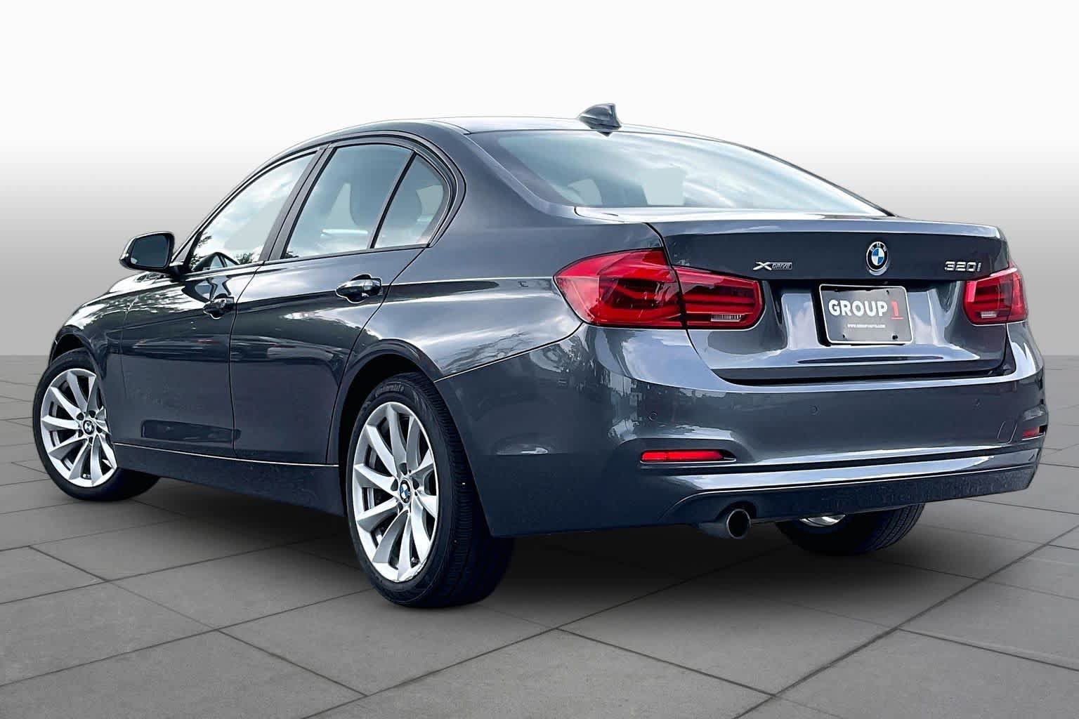 Used 2018 BMW 320i xDrive Sedan AWD/4WD image 11