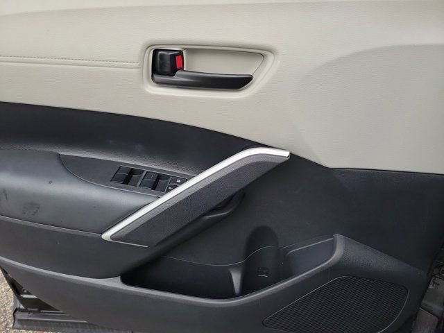 Used 2025 Toyota Corolla Cross L image 12
