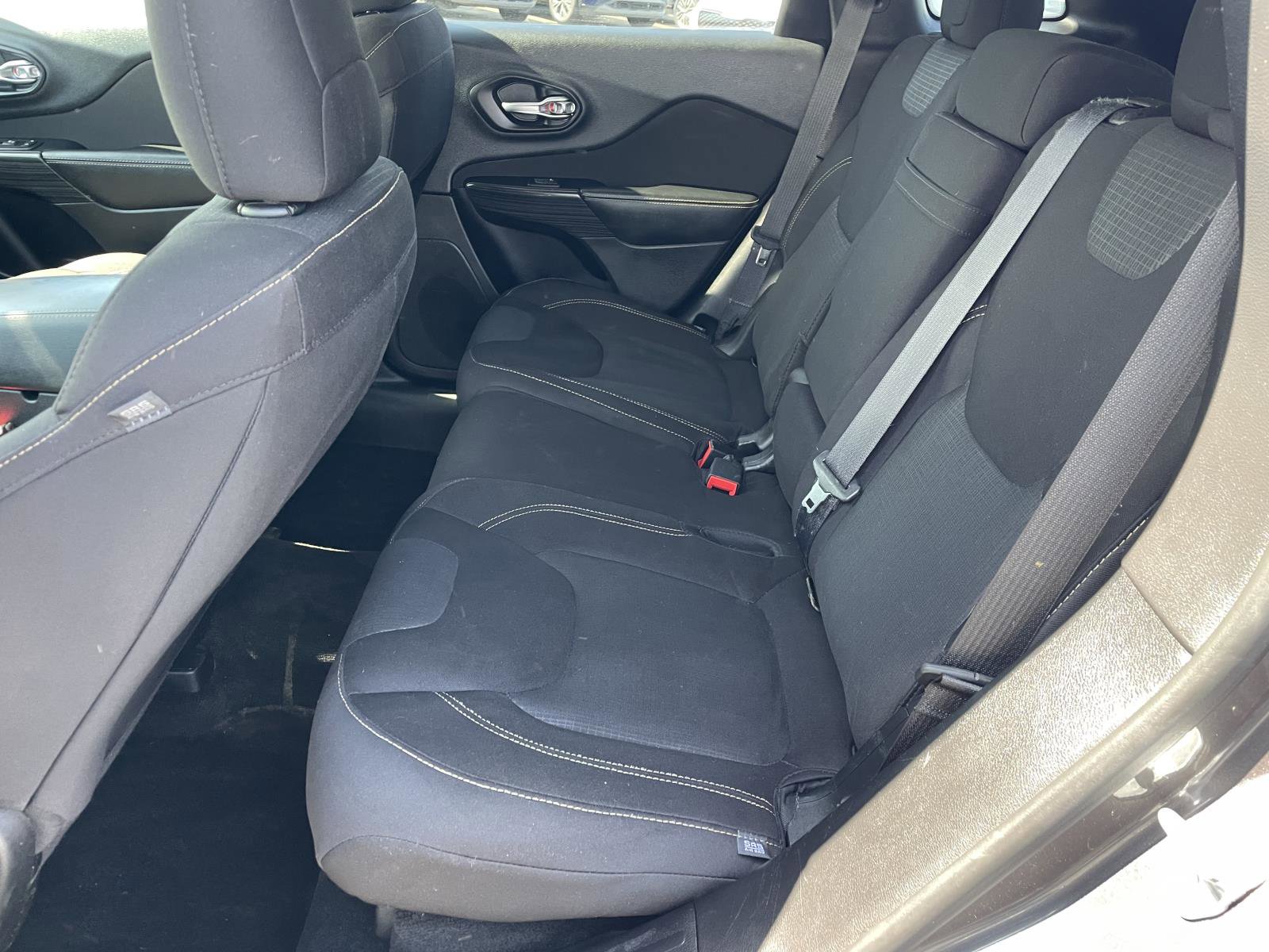 Used 2016 Jeep Cherokee Latitude w/ Comfort/Convenience Group image 6