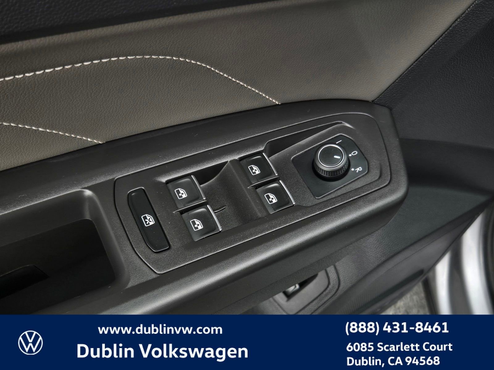 Used 2023 Volkswagen Atlas SE w/ Panoramic Sunroof Package image 11