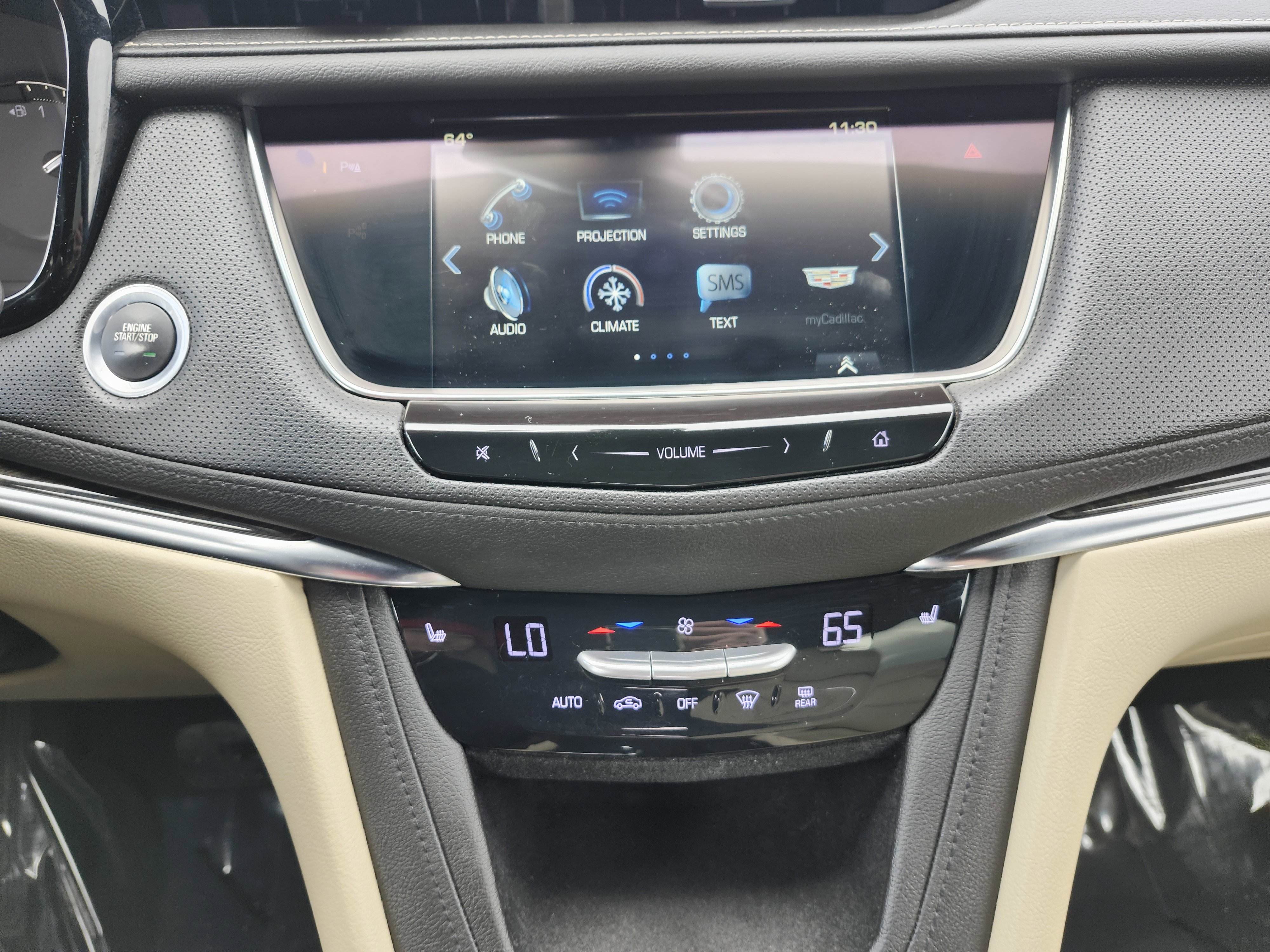 Used 2018 Cadillac XT5 AWD image 4