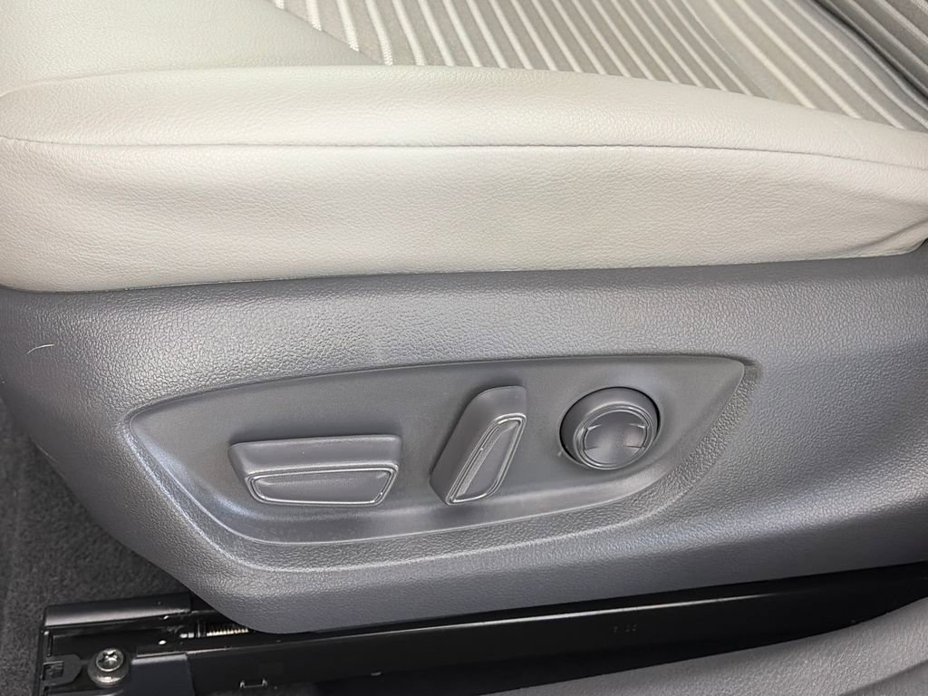 Used 2020 Toyota Camry SE w/ Carpet Mat Package FWD image 26