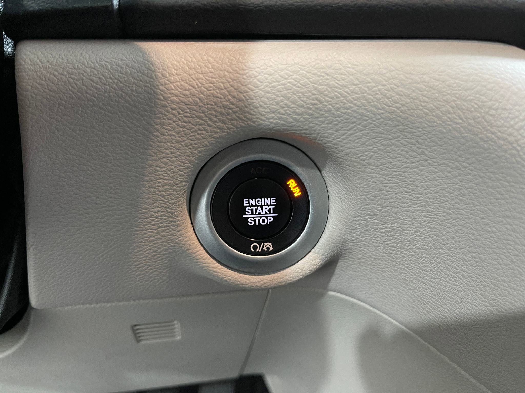 Used 2019 Chrysler Pacifica Touring-L Plus w/ Advanced Safetytec Group FWD image 21