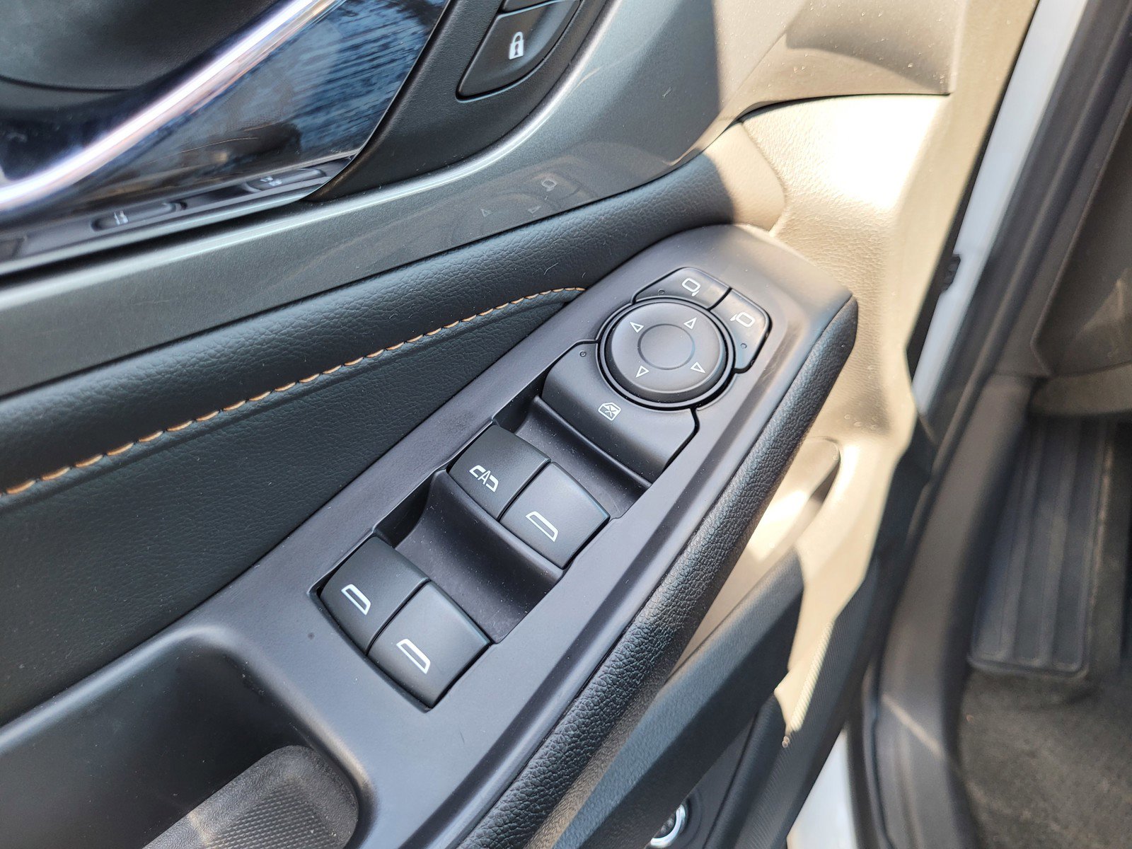 Used 2021 Chevrolet Traverse LT image 26