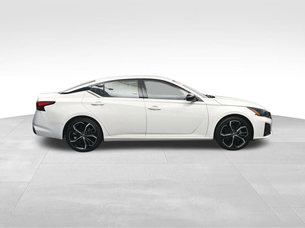 Used 2024 Nissan Altima 2.5 SR FWD image 6