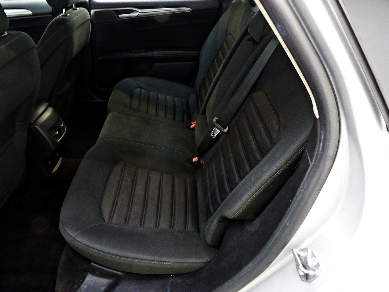 Used 2018 Ford Fusion SE image 10