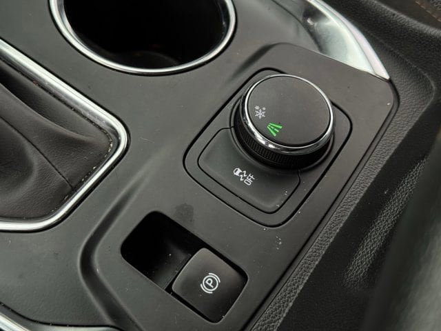 Used 2021 Chevrolet Traverse LS FWD image 21