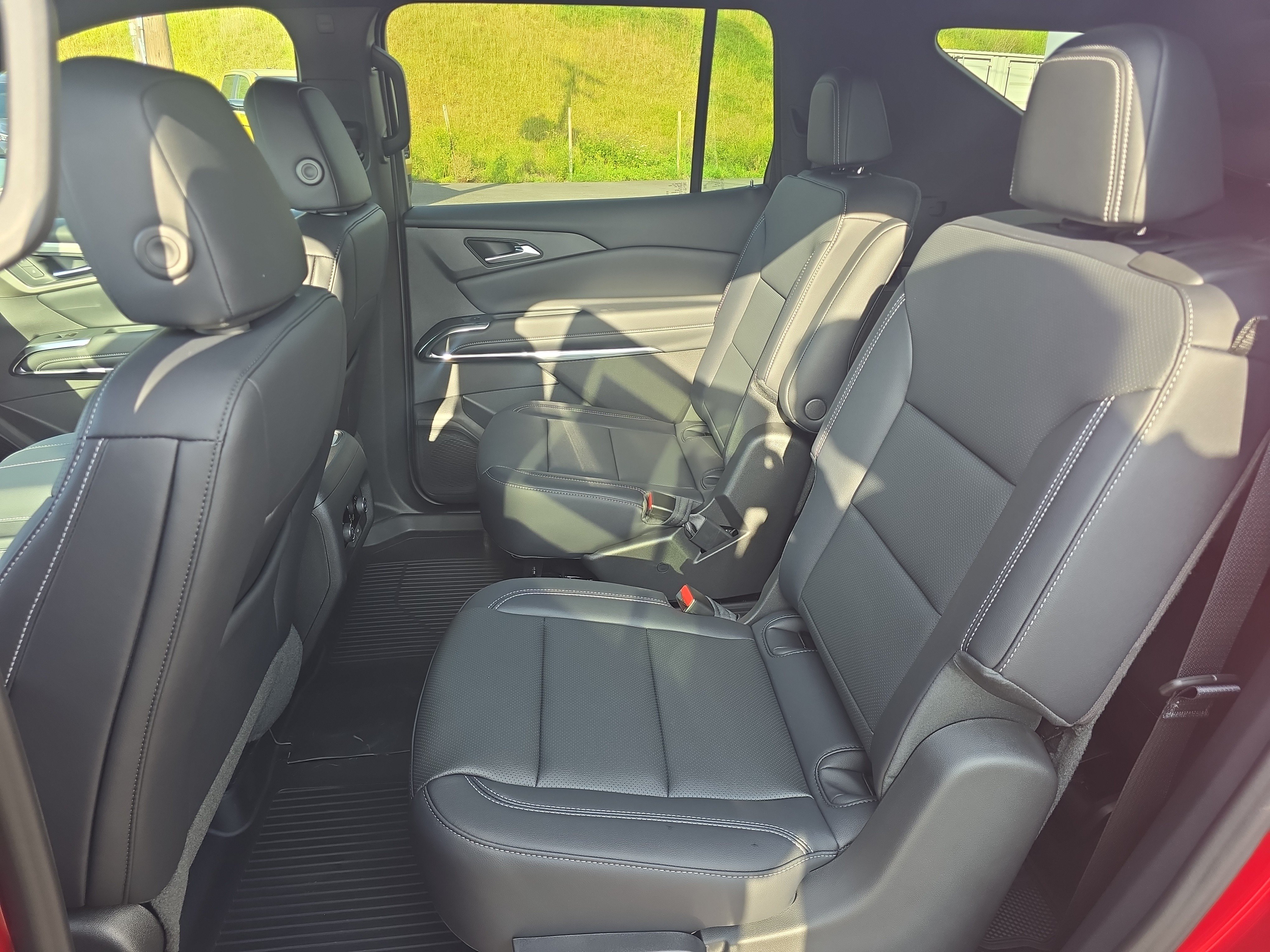 New 2027 Chevrolet Traverse LT w/ Driver Confidence Package AWD/4WD image 12