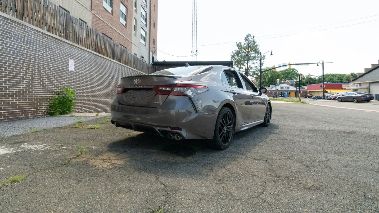 Used 2023 Toyota Camry XSE FWD image 3