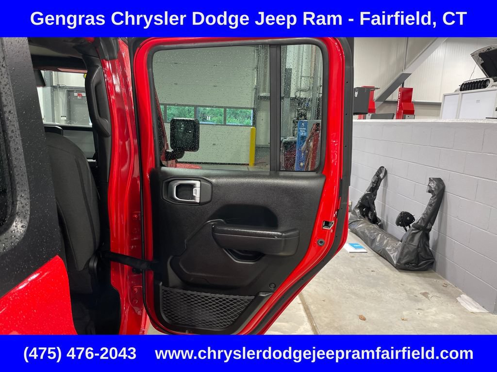 Used 2024 Jeep Wrangler Unlimited w/ Convenience Group AWD/4WD image 17