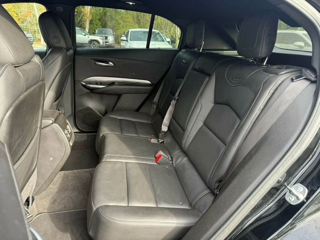 Used 2025 Cadillac XT4 Premium Luxury image 7