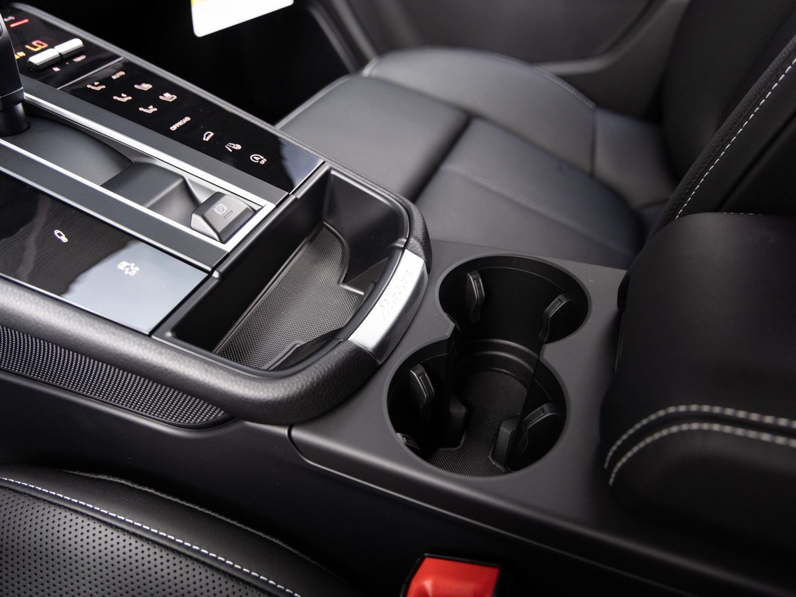New 2026 Porsche Macan Turbo AWD/4WD image 19