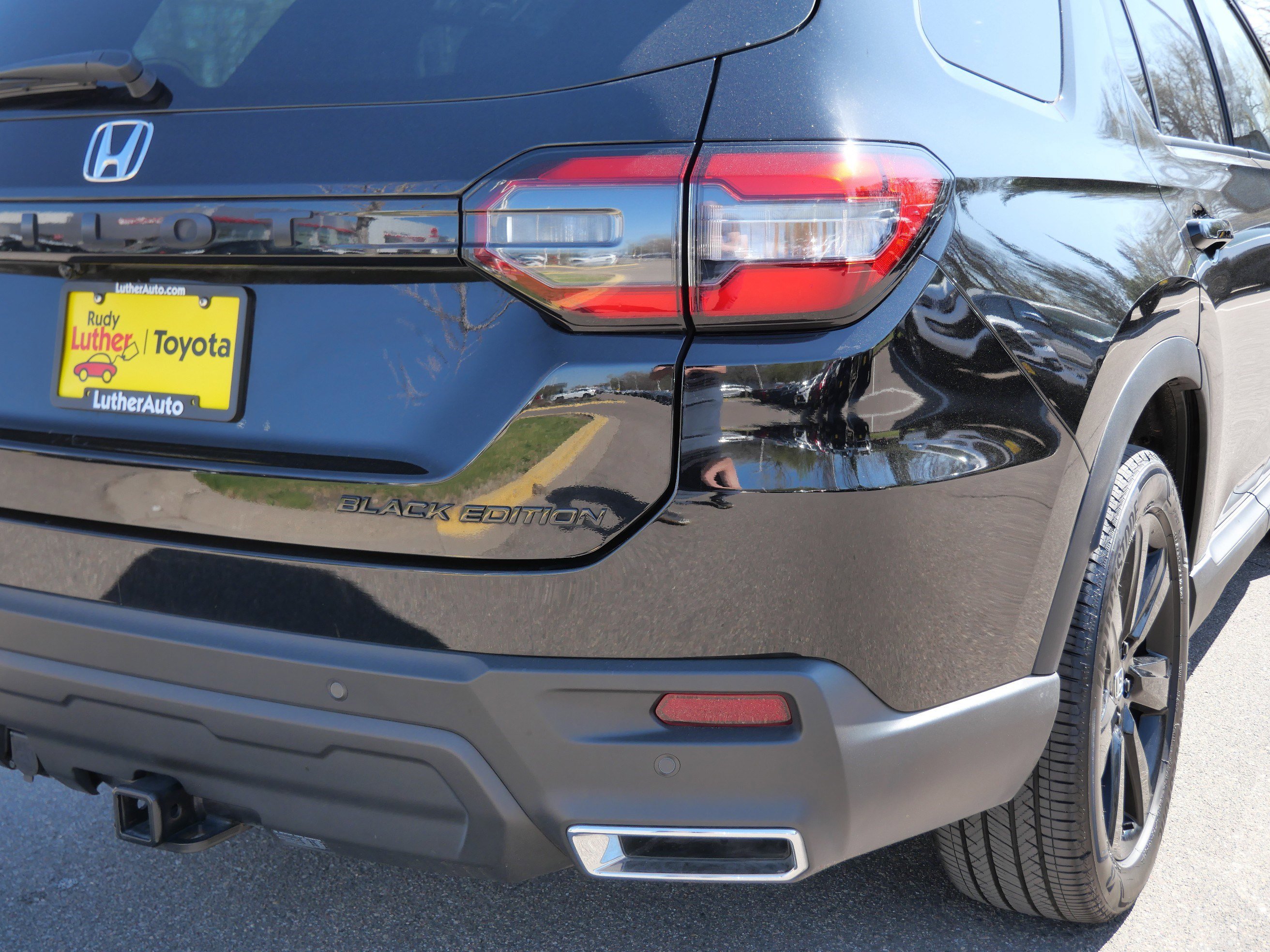 Used 2025 Honda Pilot Black Edition image 17