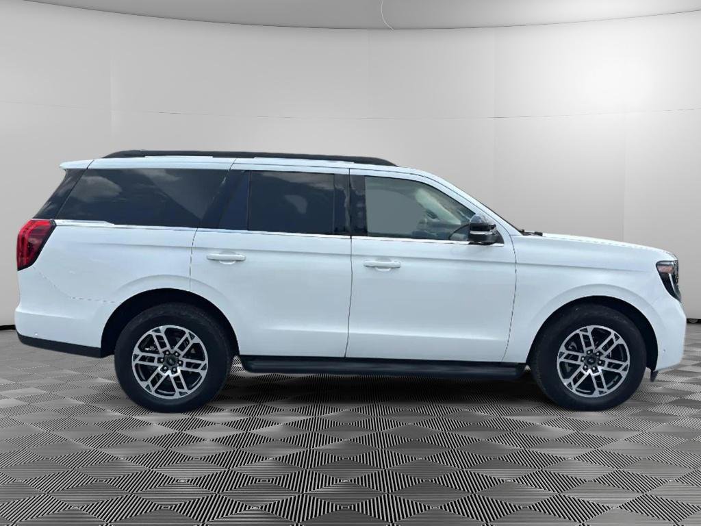 Used 2025 Ford Expedition Active AWD/4WD image 6