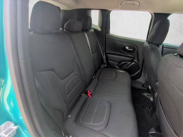 Certified 2022 Jeep Renegade Latitude AWD/4WD image 19