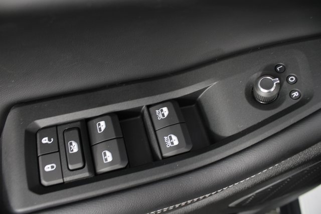 New 2025 Jeep Grand Cherokee L Limited w/ Black Appearance Package image 17