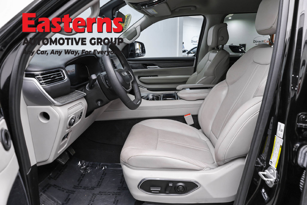 Used 2024 Jeep Wagoneer L Series II w/ Flexible Seating Group RWD image 16