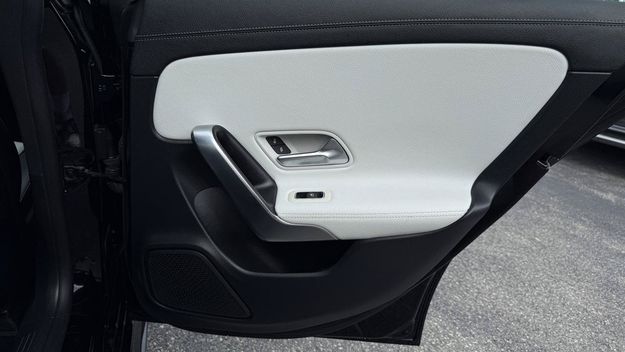 Used 2023 Mercedes-Benz CLA 250 4MATIC image 35
