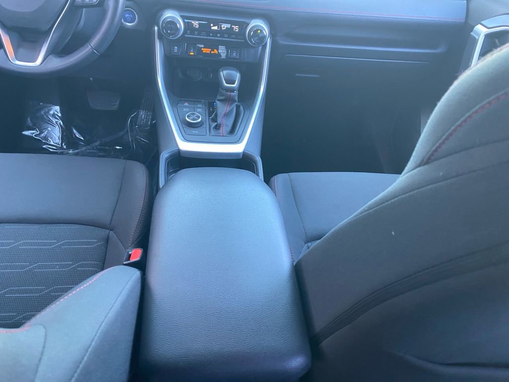 Used 2021 Toyota RAV4 SE w/ Weather & Moonroof Package image 11