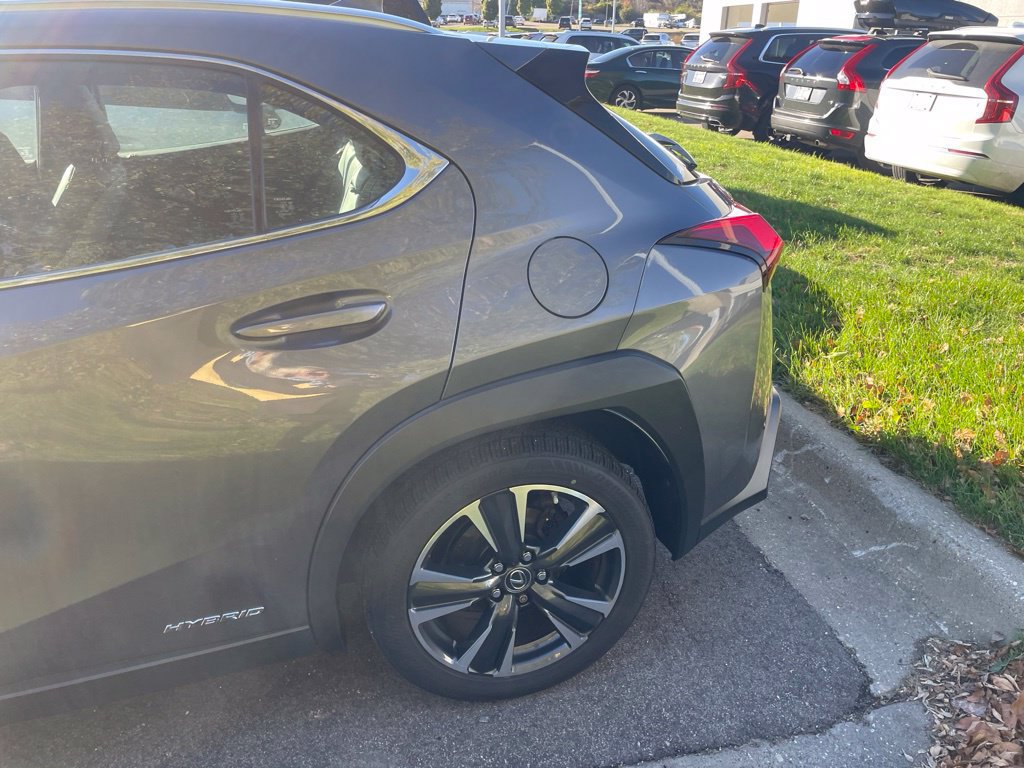 Used 2019 Lexus UX 250h w/ Accessory Package AWD/4WD image 18