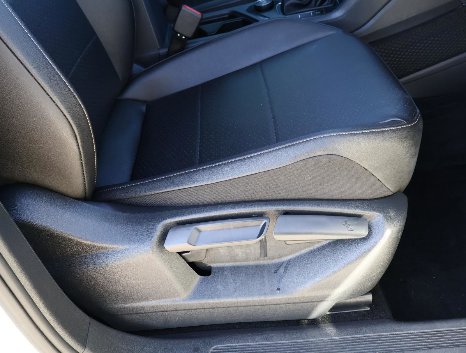 Used 2020 Volkswagen Tiguan SE image 18