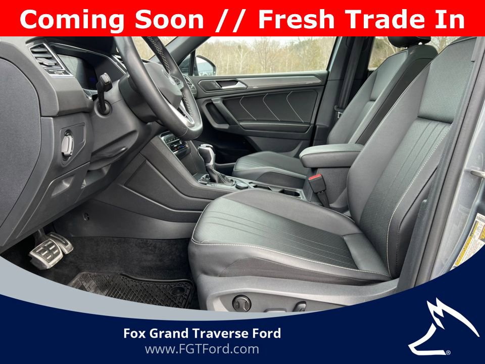 Used 2023 Volkswagen Tiguan SE R-Line AWD/4WD image 3