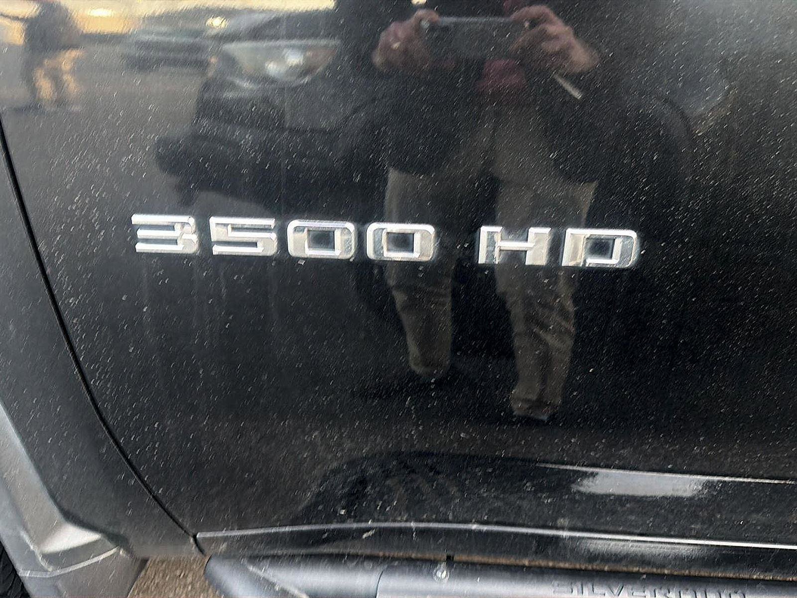 Used 2020 Chevrolet Silverado 3500 LTZ w/ LTZ Premium Package image 11