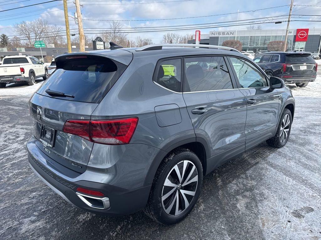 Certified 2022 Volkswagen Taos SE image 4