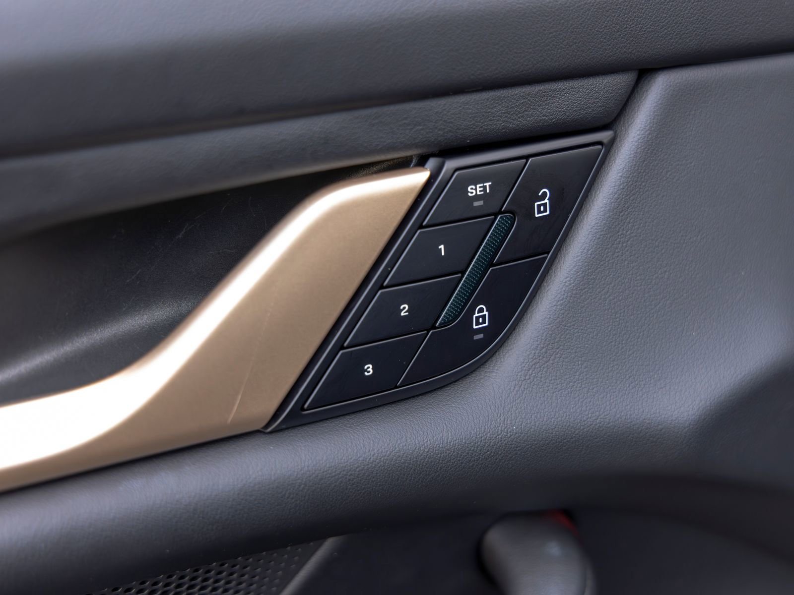 Certified 2025 Porsche Taycan 4S image 21