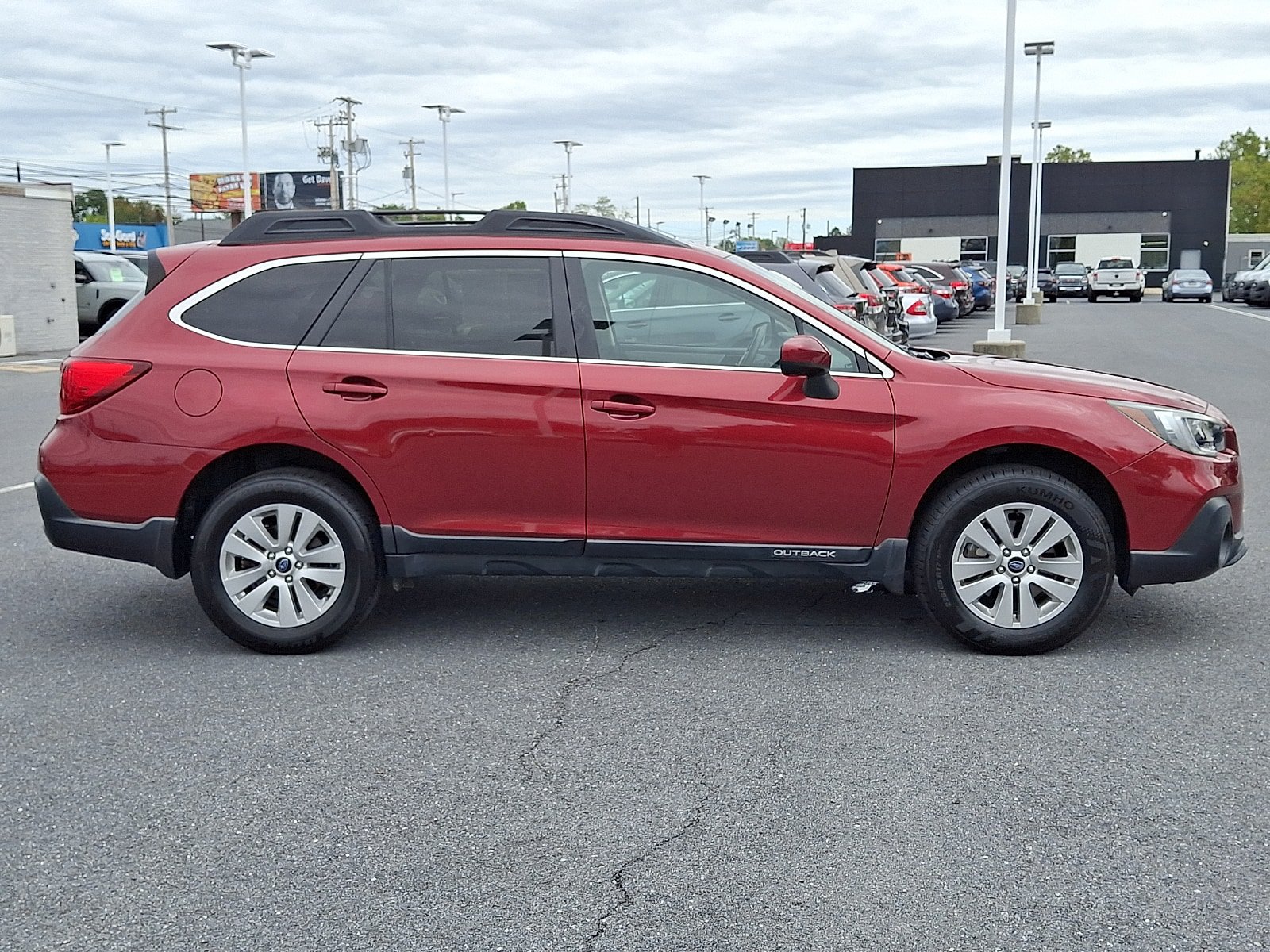 Used 2018 Subaru Outback 2.5i Premium AWD/4WD image 4