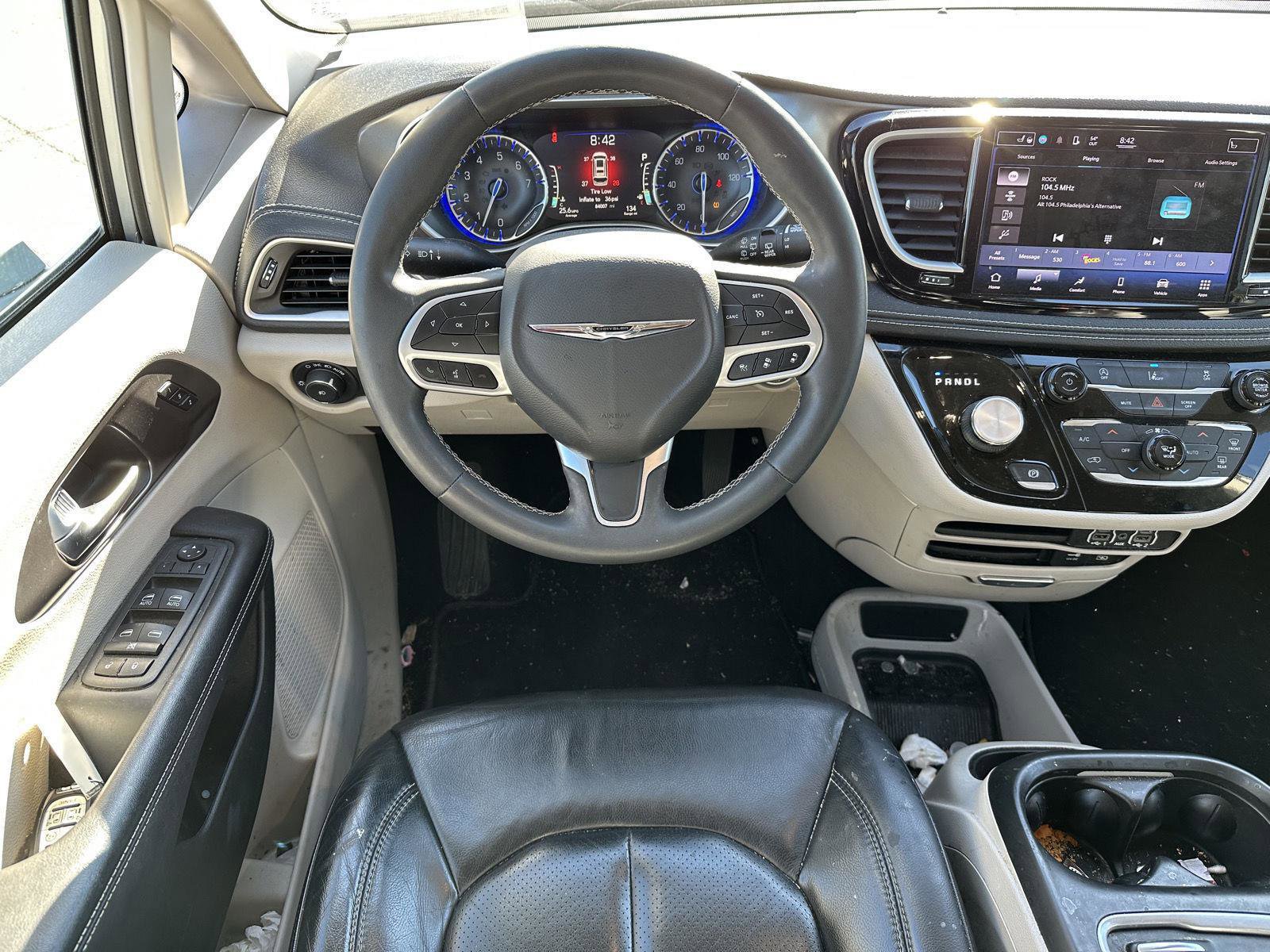 Used 2022 Chrysler Pacifica Touring-L FWD image 12