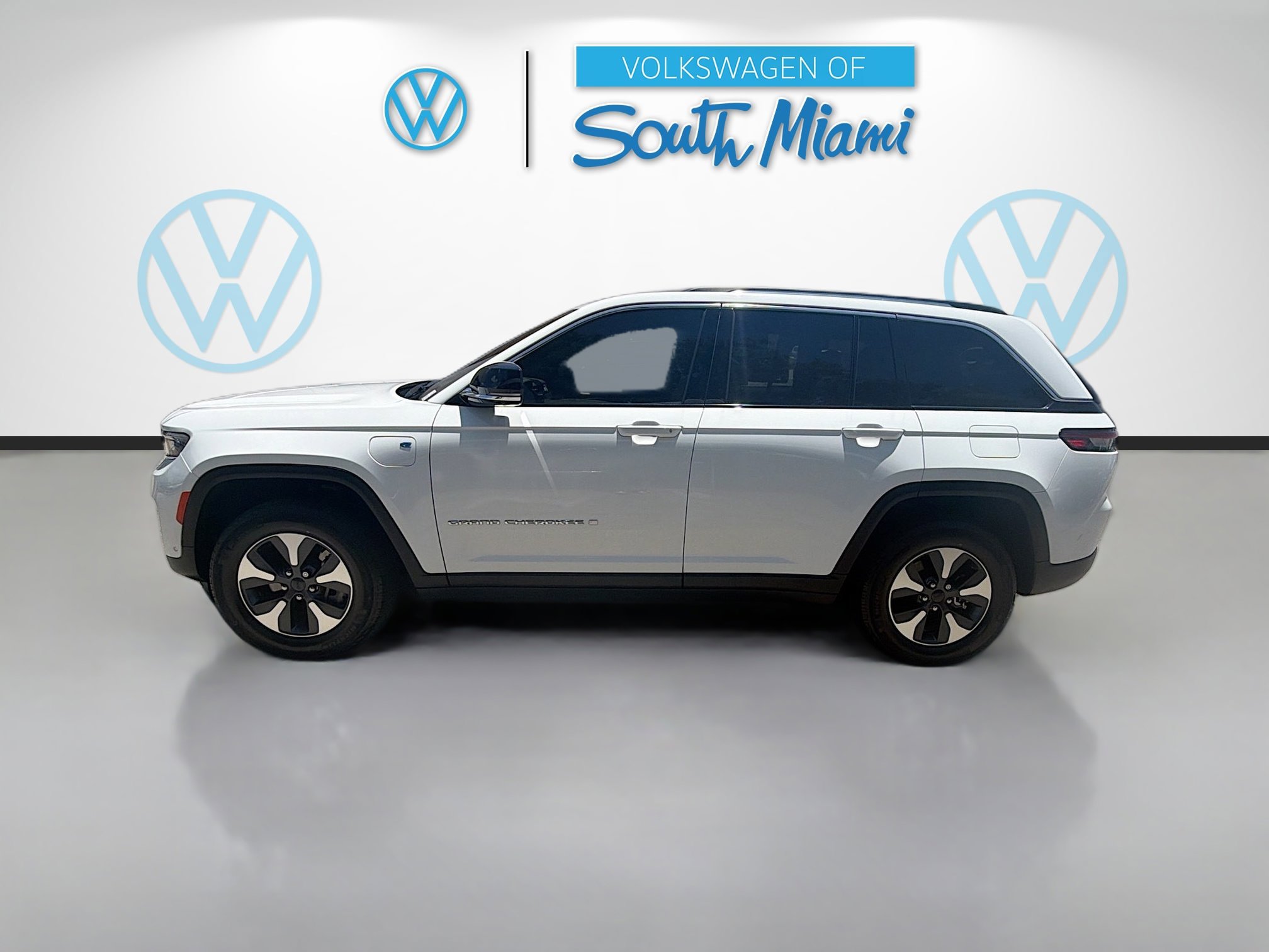 Used 2022 Jeep Grand Cherokee Limited 4xe w/ Luxury Tech Group II AWD/4WD image 4
